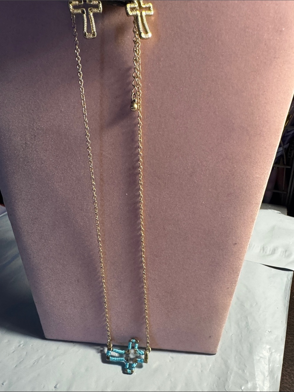 Gold-Tone Cross Necklace with Turquoise Stones 8 3/4“